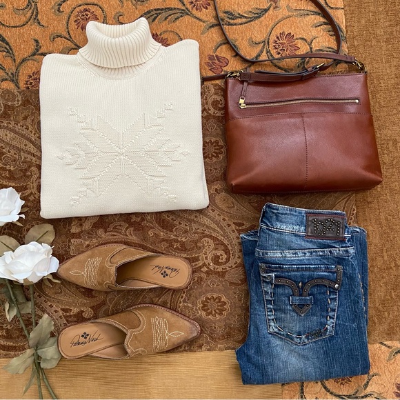 Ralph Lauren Snowflake Sweater, Warm + Cozy - Picture 2 of 13